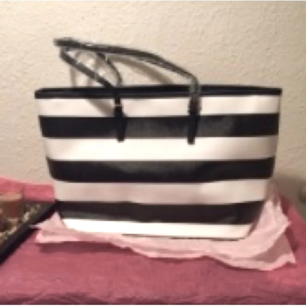 Purse - Picture 4 of 8